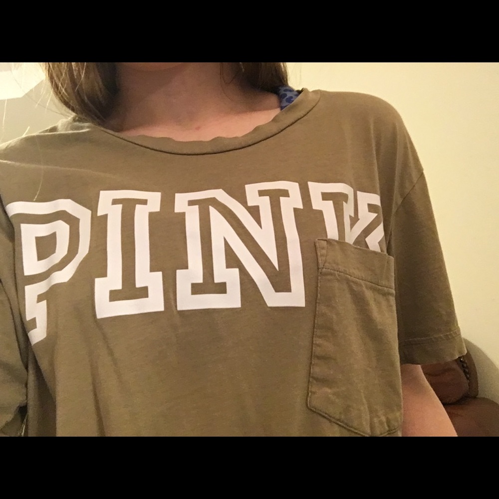 VS basic pocket tee💜 - Picture 3 of 3